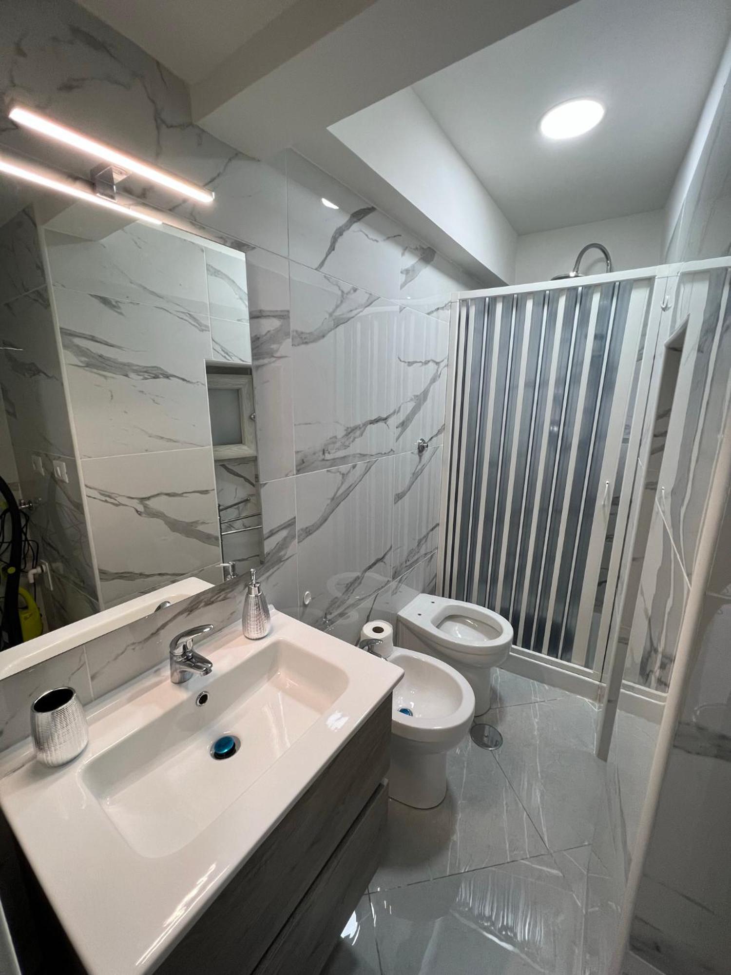 Апартаменты Bro And Sis House Неаполь Экстерьер фото